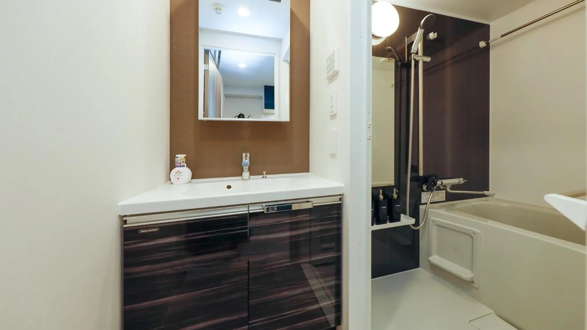 Apartment Seaside Tamachi 202,302,402,502,602,702 - Vacation Stay 44306V Tokyo